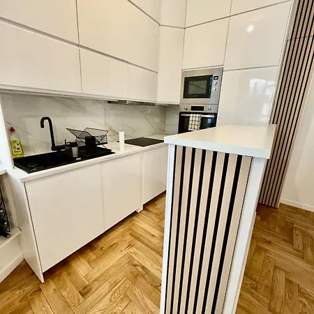 Luxury Trocadero - 2 Bedrooms 80m2