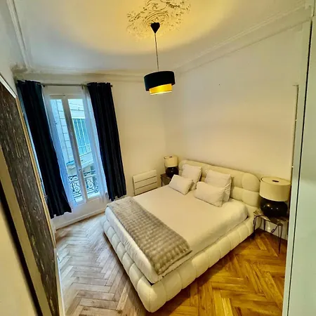 Luxury Trocadero - 2 Bedrooms 80m2