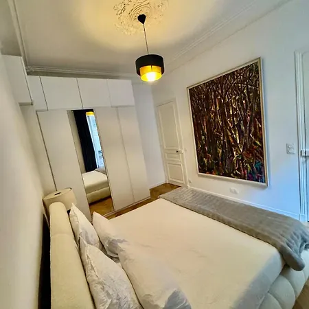 Luxury Trocadero - 2 Bedrooms 80m2 *